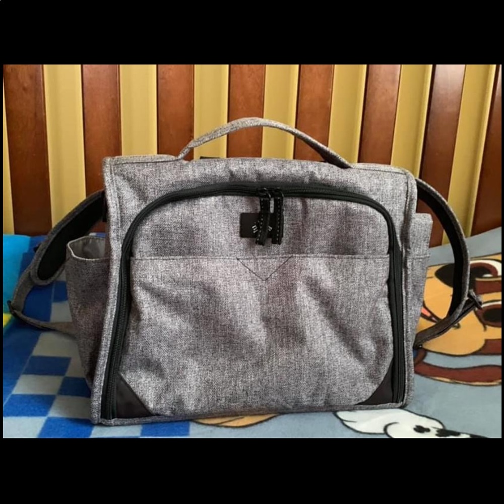 Jujube Classical Convertible in Graphite.